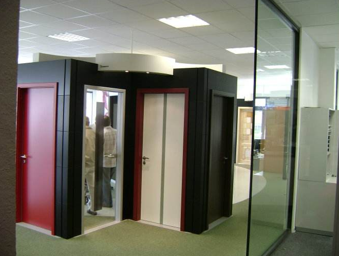 The kinds of doors and Windows hardware accessories, curtain rod and the choose and buy